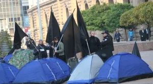 Майките на деца с увреждания преместиха протеста под прозореца на Борисов