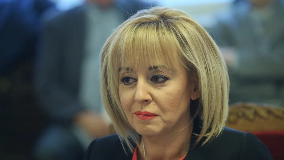 Манолова: Ученици от техникуми биха направили по-добре системата за е-винетките