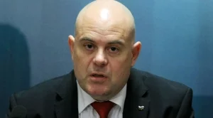 Тарифата за издаване на българско гражданство "под масата" стигала 8000 евро