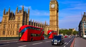 Източноевропейците напускат Обединеното кралство месеци преди Brexit