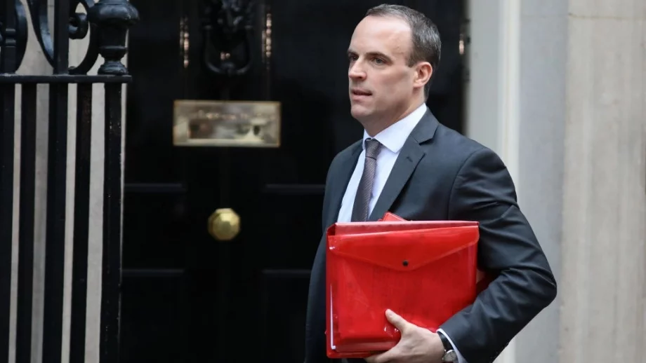 Британският министър, отговарящ за Brexit, хвърли оставка