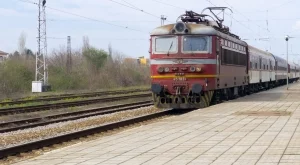 Влак от София за Варна се удари в скали