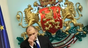 Опасната разходка на Румен Радев