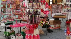 Наплив от желаещи да продават мартеници в София