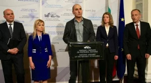 Предложение: Да се спират за година помощите за дете, ако то не ходи на училище