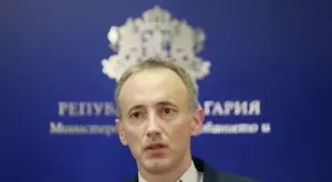 Училищата минават изцяло на онлайн обучение