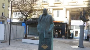 Има желаещи да купят паметника на Бойко Борисов