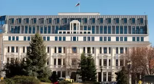 Заради слаби резултати: Орязват здраво заплатите в ББР