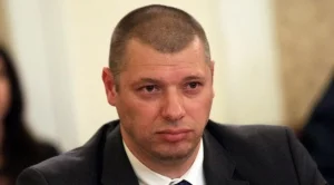Прокуратурата още не се е задействала за огромната тераса на зам-шефа на КПКОНПИ