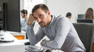 6 знака, че работата ви "краде" от личността ви