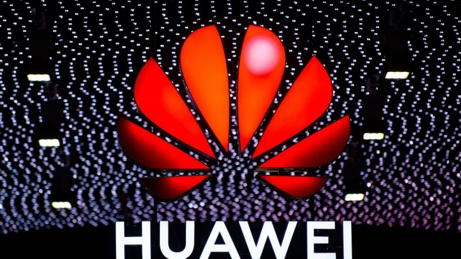 Facebook също се отдръпна от Huawei
