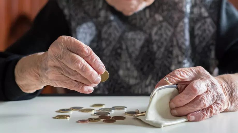 Дават по 120 лева за храна на най-бедните пенсионери