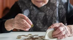 Над 2 млн. пенсионери ще получат по 70 лева коледна добавка през декември