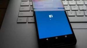 Ето как само определени хора да виждат, че сте онлайн във Facebook