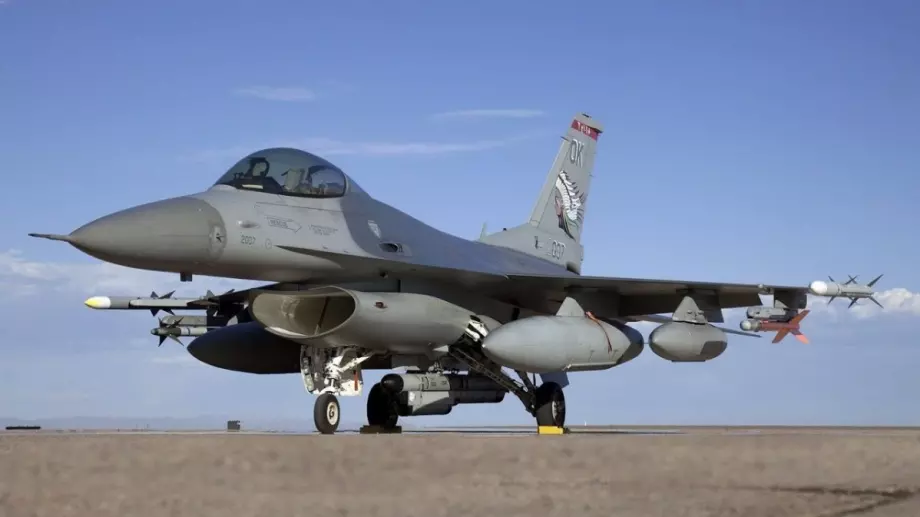 Изграждаме писти за новите F-16 за 100 млн. лв.