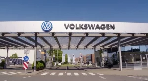 Volkswagen иска да инвестира в Tesla. Какво го спира?