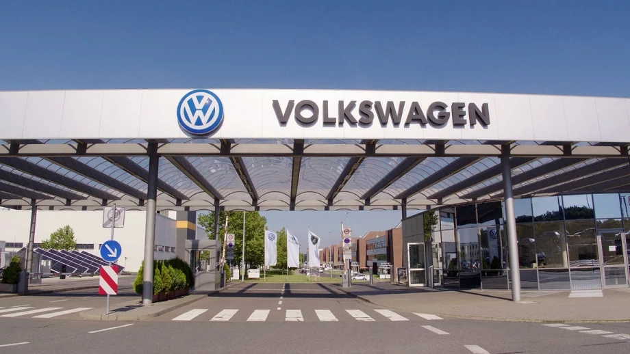 Volkswagen иска да инвестира в Tesla. Какво го спира?