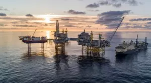 САЩ плаши Русия със санкции, но е най-големият купувач на нефта ѝ