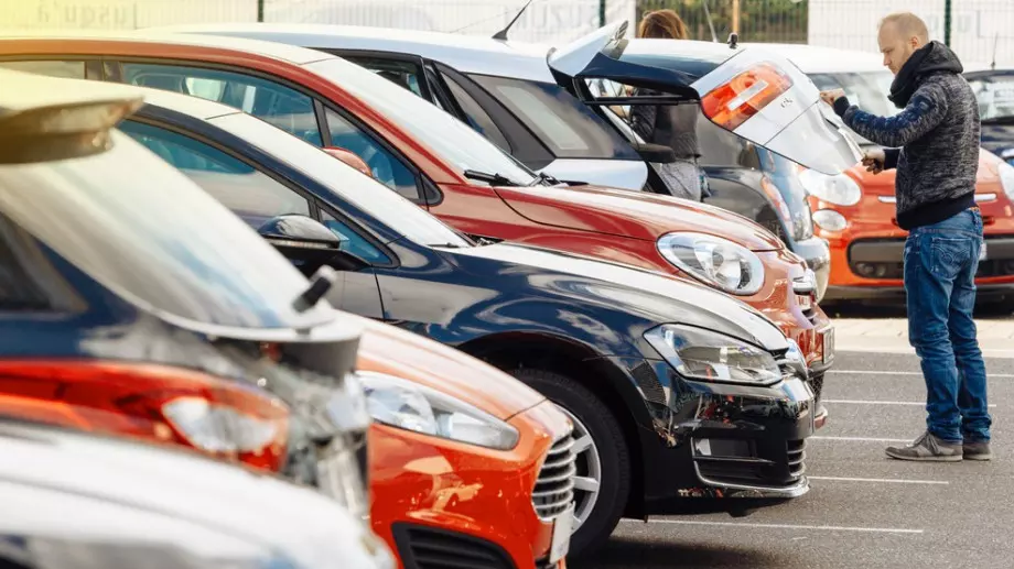 Близо 700 000 по-малко са продадените нови автомобили в ЕС