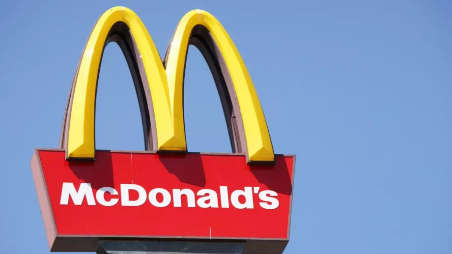 McDonald's затваря временно офисите си в САЩ, готви съкращения 