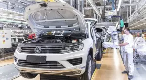 Гигантите BMW и Volkswagen затварят заводи заради войната
