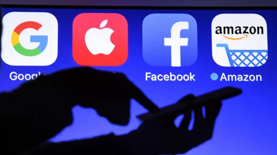 Великобритания затяга контрола над технологичните гиганти като Google и Facebook 