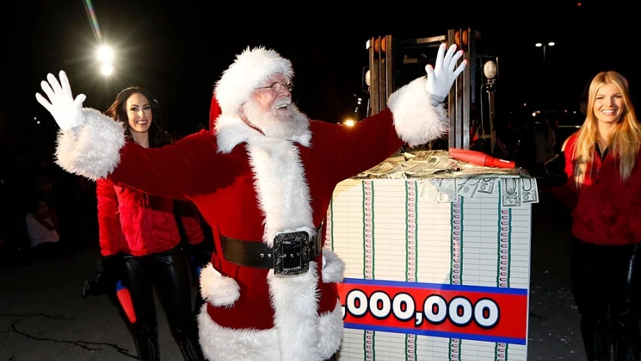 Дядо Коледа в американска фирма - бонус средно по 50 000 долара на човек