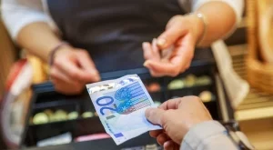 Защо германците толкова обичат парите в брой?