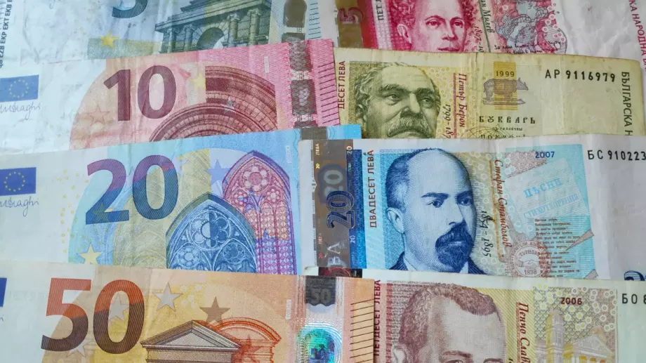 Все повече българи получават пенсия за работа в чужбина
