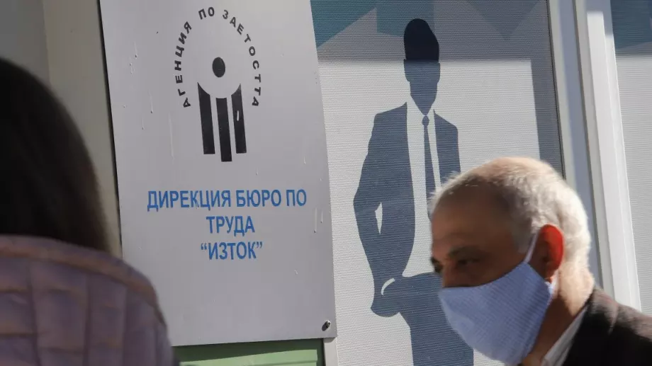 Продължава приемът на документи по антикризисните мерки за заетост