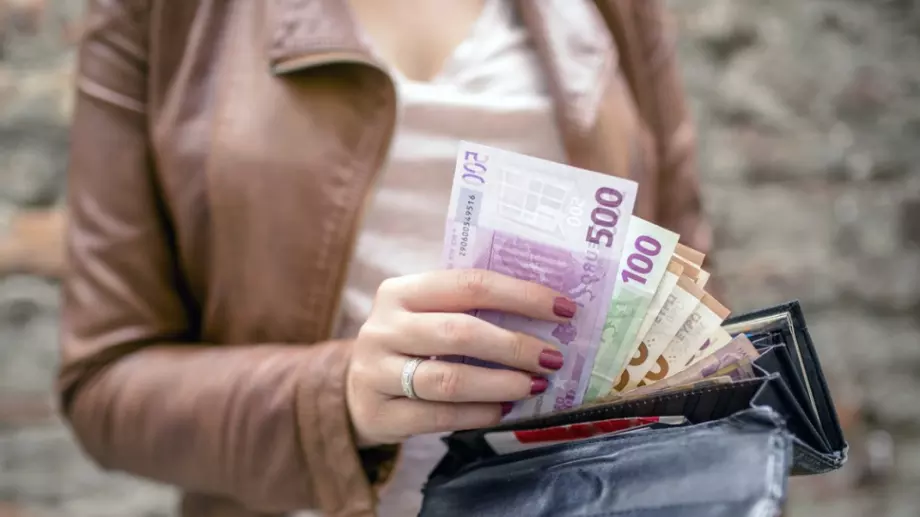 1200 eвро на месец, без да работите