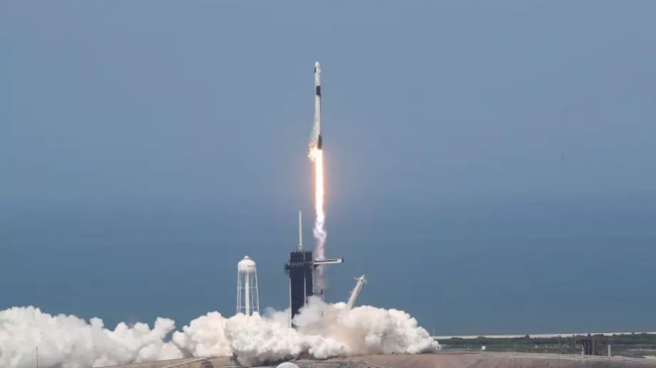 SpaceX изстреля ракета с 60 микросателита