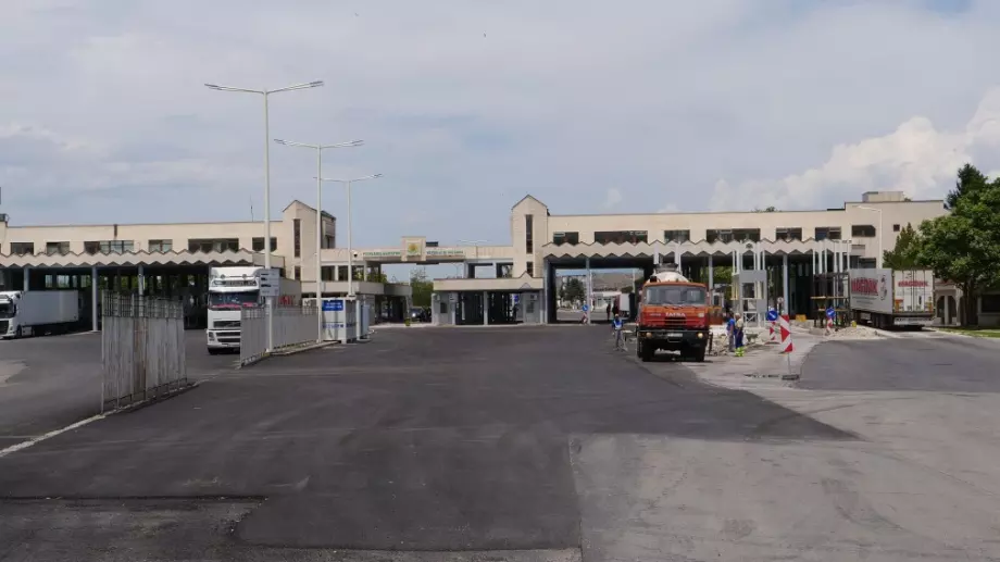 Гърция няма да затваря границата за чужденци