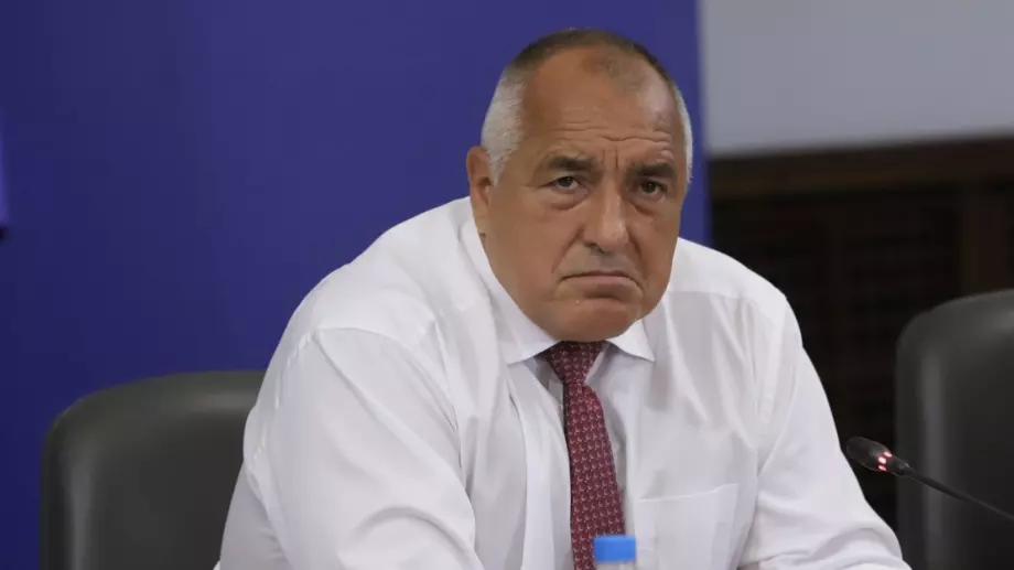 Властите отново удължават извънредната обстановка