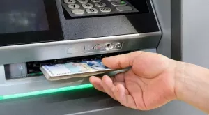 Банките повишават таксите от Нова година