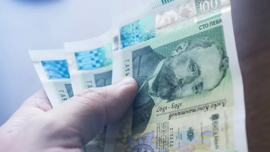 НАП събрал със 700 млн. лв. повече от очакваното