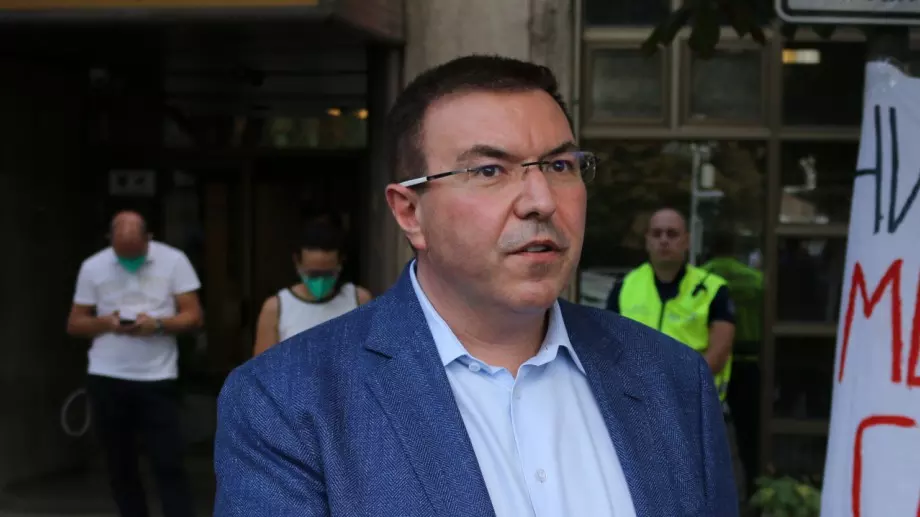 Здравният министър предлага удължаване на извънредната обстановка