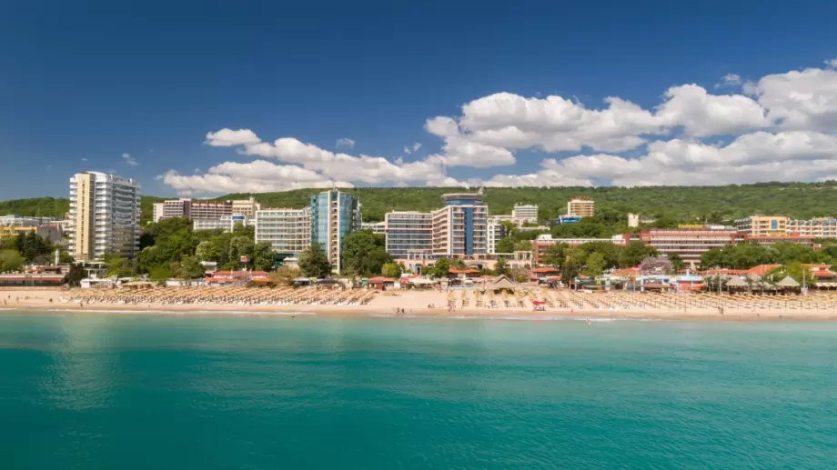 И Златни пясъци вече затваря хотели