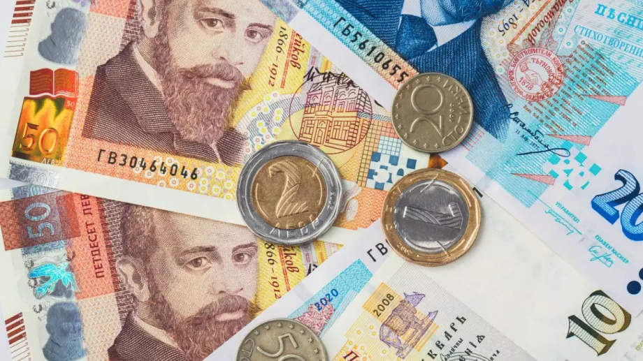 Двойно по-голям ръст при кредитите на домакинствата от този на депозитите