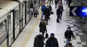 В метрото вече може да се пътува и чрез банкова карта