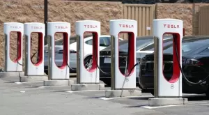 Tesla прави зарядна станция за електромобили в София