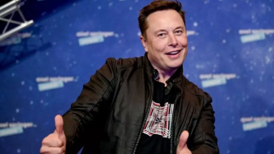 Tesla спря покупката на коли с биткойни 
