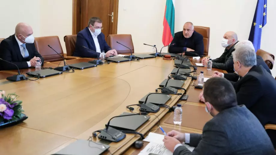 Разхлабват забраните. Какво ще отвори?