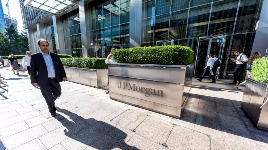 Задължават служителите на JP Morgan да докладват дали са ваксинирани
