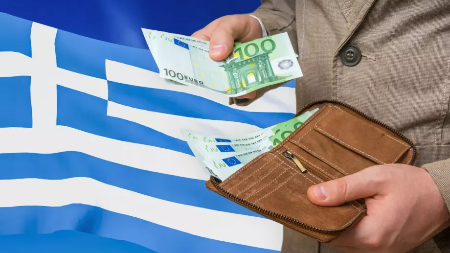 Гърция вдига минималната заплата въпреки кризата