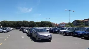 Паркирането по морето струва колкото нощувката