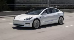 Човек загина, а други 20 са ранени при инцидент с Tesla в Париж