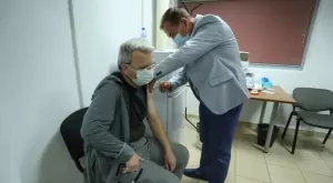 Виц на деня: Как се ваксинират българите и другите  