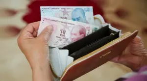 Турция вдига заплатите, за да спаси хората от убийствената инфлация?