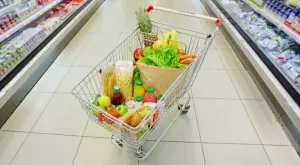 Колко храни можем да купим със средна заплата у нас и в Европа?